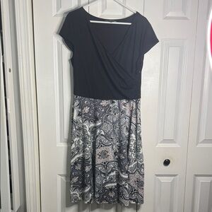 Chic Black and Gray Patterned Midi Dress